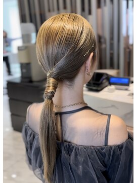 ザザアオヤマ(ZA/ZA AOYAMA) タイトヘア/お呼ばれヘア/金箔ヘア/表参道ヘアセット