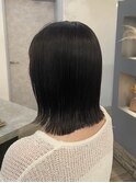 大人可愛いが叶う！暗髪×外ハネの美髪縮毛矯正ミディアム