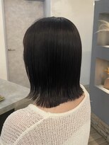 ヴィサージュバスク(VISAGE ba.s.k)&nbsp;大人可愛いが叶う！暗髪×外ハネの美髪縮毛矯正ミディアム