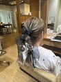 ラシェル パル ノエル(Laciel par Noel) ハイトーンが映えるふわふわツイン編みポニーテール!