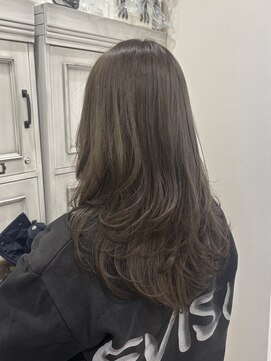 ハチ(HACHI) 後ろ姿も盛れるザクザクレイヤーカット