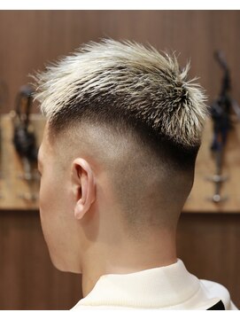 バーバーショップ スバル(BARBERSHOP SUBARU) ＜理容室＞＜バーバー＞アップバングショートスキンフェード