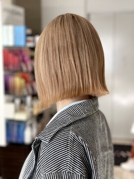 アヴァンス 京橋店(AVANCE) ハイトーンベージュに切りっぱなしボブ@京橋