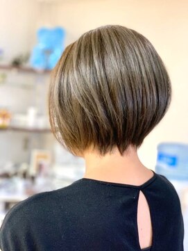 クオリス 上福岡店(QUALIS) ショートカット/脱白髪染めハイライト/ブリーチ/40代50代/丸み/