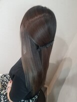 ヘアーアンドネイル ルシア(Hair&Nail Lucia)&nbsp;アッシュグレーのイヤリングカラー