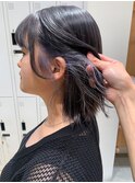 Say.ミディアムインナーカラーホワイトグレージュミニウルフ青山