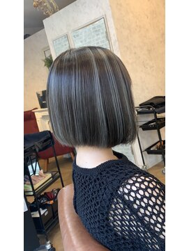 パルフェ ヘアー バイ オーク 九大学研都市(parfait hair byOAK) ハイライト　ボブ　シルバー