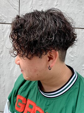 ジーニー 新百合ヶ丘(Genie) フェザーパーマサーフカール刈り上げセンターパート