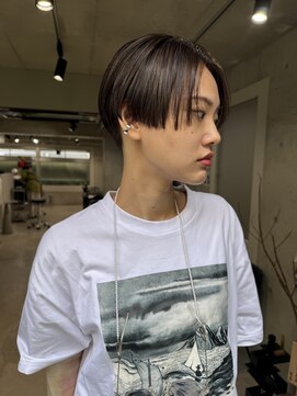 イー(Ii) 刈り上げショート/ハイライトカラー