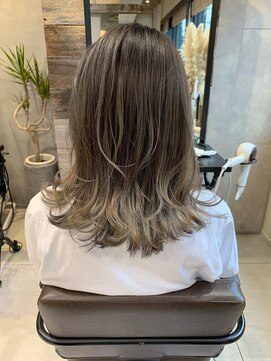 トルネード(TORNADO) ホワイトオリーブハイライトバレイヤージュ