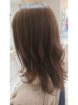 イルヘアーライラ(illu hair LILA) エアーミディアム×プラチナアッシュ