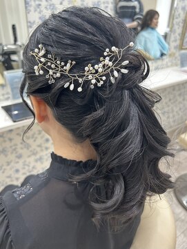 サクララ(Sakura la) ポニーテール／結婚式お呼ばれヘア／二次会ヘア／ロング