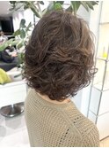 ふんわりミディアムパーマミセスミディアムヘア