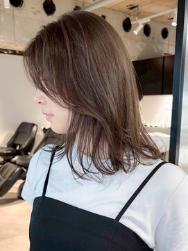 シオン(shion) 顔周りレイヤーグレージュロングくびれミディ_ba562742