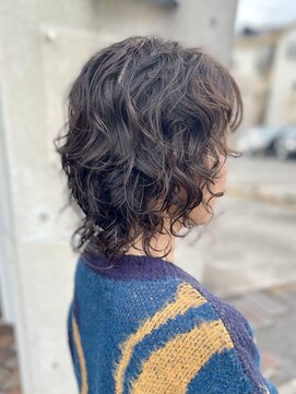 ミディアムウルフ×強めパーマ