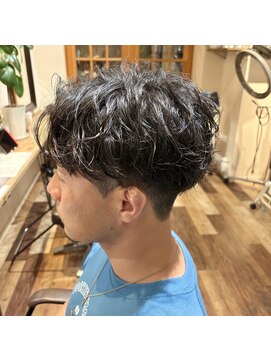 グッドネイバーズ 流山おおたかの森店(GOOD NEIGHBORS) スパイラルパーマツイストスパイラルセンターパートマッシュ