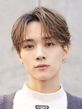 オーシャントーキョーウエスト 心斎橋 (OCEAN TOKYO WEST) アッシュブラウン毛流れセンターパートシースルーフェザーパーマ