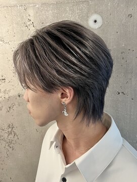 ブラッシュ アップ(Brush Up) センターパートウルフ×アッシュグレー