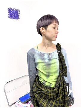 イラカ(elaka) ラベンダーカラー×ブリーチカラー×刈り上げショート×マッシュ