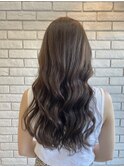 スーパーロングヘアー×アッシュブラウンで透明感UP！
