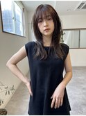 簡単ストレートレイヤーおしゃれ前髪ありグレージュ20代30代