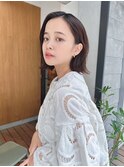 切りっぱなしあごライン耳かけボブ