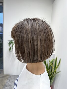 エレ 博多(ere) 白髪ぼかしボブ