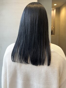 ヘアー アイス ルーチェ(HAIR ICI LUCE) ブルーブラック/センターパート/上田