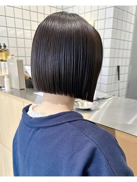 ホロ 渋谷(hollo) 切りっぱなしボブ_タッセルボブ_ミニボブ_黒髪ボブ＿縮毛矯正