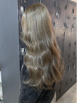 ブリーチなしダブルカラーオリーブグレージュ担当渡辺聖