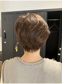 大人ショート×ツヤツヤベージュブラウン