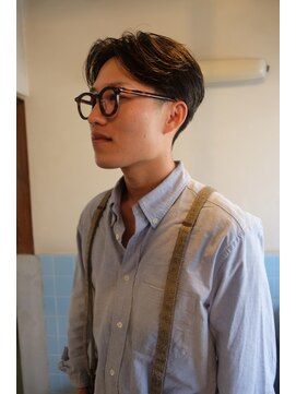 ノフ(knof) 刈り上げセンターパート × フェザーショート