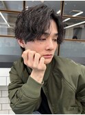 ブリーチなしカラー◎波巻きパーマ×黒髪センターパート20代