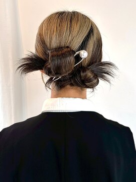 アンニュ(annuy) カチモリヘア ハイトーン お団子ヘア 20代 ヘアアレンジ 結婚式