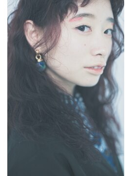 ミト(mito) ショートバングと眉尻に赤