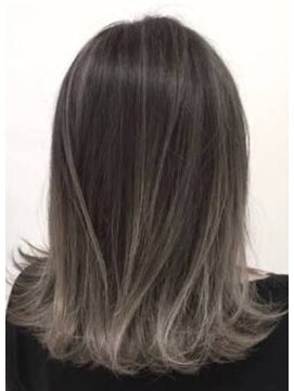 ビューティフルワールド(BEAUTIFUL WORLD) 外ハネミディヘア