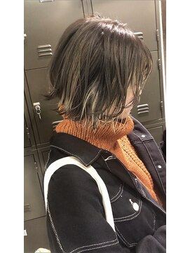 トルネード(TORNADO) 外国人風ショートボブ ハイライト 前髪インナーカラーグレージュ