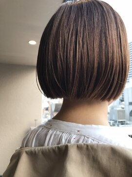 ヴァロ(Valo) 小顔　大人ミニマムボブ　ピンクベージュ