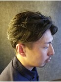 ビジネスにも使えるメンズセンターパート