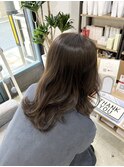 オリーブベージュ
