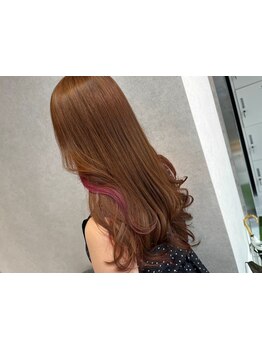 まるで初めからこの美しい髪質だったかのようと錯覚をしてしまうほど自然でナチュラルな仕上がり。