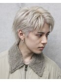 金髪ハイトーンカラーメンズショートフェザーパーマ
