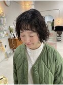 コンパクトボブにカーリーヘア/スパイラルパーマ