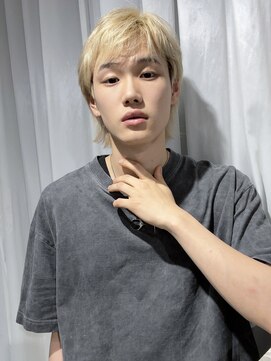 ユーフォリア 渋谷グランデ(Euphoria SHIBUYA GRANDE) ハイトーンブロンドベージュ　ショートウルフ　MOMO