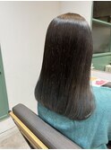 髪質改善ストレートでつるんと自然なツヤ髪に