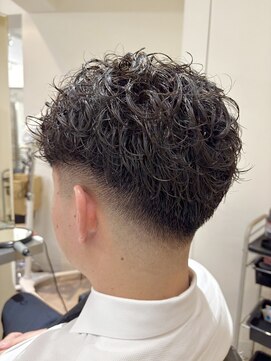 オーシャントーキョー ホワイト 原宿(OCEAN TOKYO WHITE) 黒髪ミドルフェードスパイラルパーマ