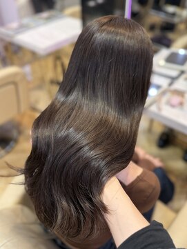 ロンド フィーユ(Lond fille) グレーブラウン/ミディアムレイヤーカット/ダークアッシュ/横浜