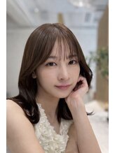 『シースルー×ニュアンスバング』でトレンドと「品の良さ」を両立。