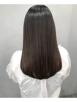 Rifla【6/1NEWOPEN（予定）】の写真/【贅沢ケアの美髪矯正】高級薬剤Synergy×贅沢処理剤で芯から潤う。毛先まで滑らかな極上シルク髪