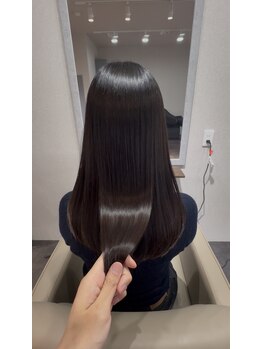 リフラ(Rifla)の写真/【大人女性のうねり・広がり解消】最上級のトリートメントで芯から潤う。見違えるほど若いマイナス5歳髪へ
